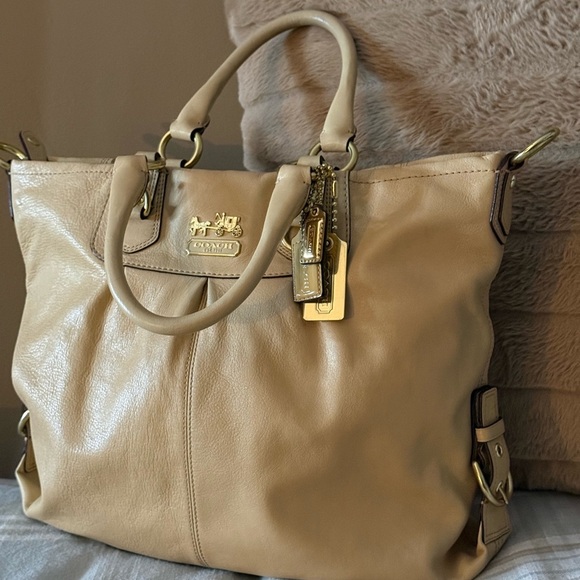 Coach Handbags - Vintage Coach Beige Leather Tote Bag